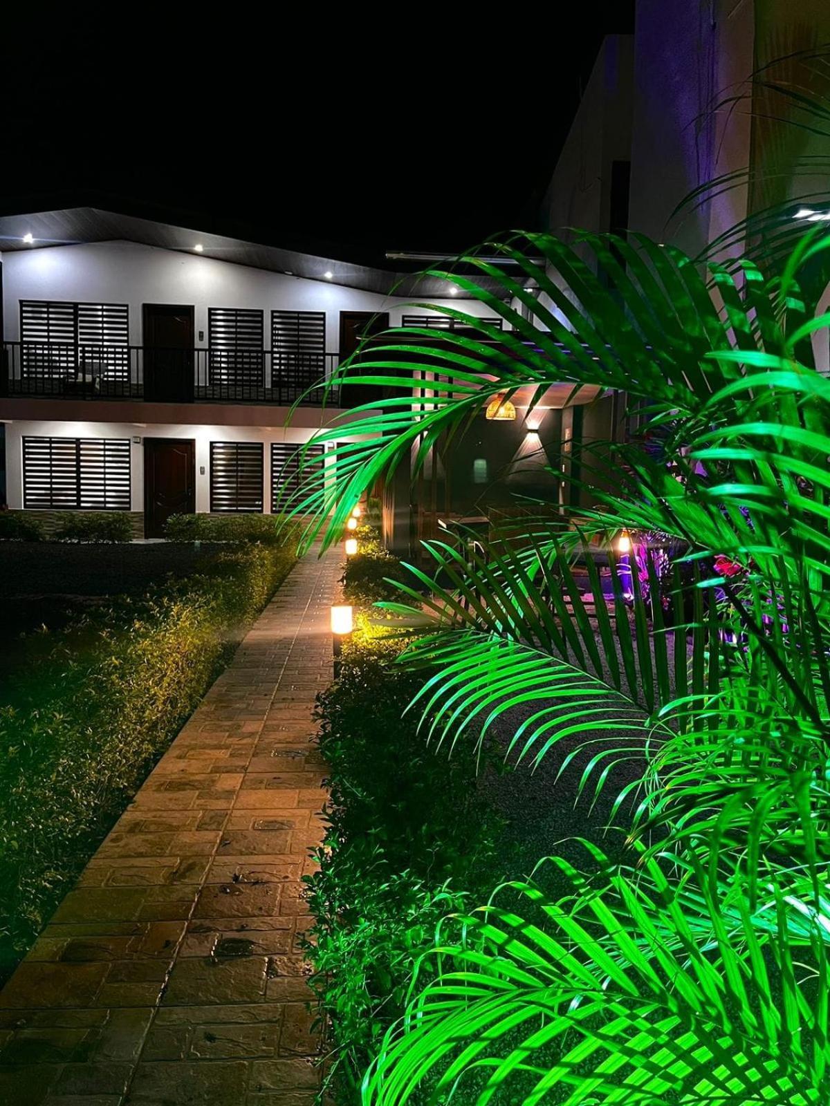 Mevak Apartments Suites Ла Фортуна Экстерьер фото